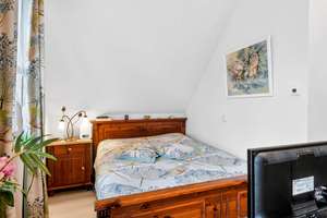 Hamburg-Sasel: Vielseitiges Einfamilienhaus mit traumhaftem, von Hagenbeck inspiriertem Garten – Die vollständige Adresse der Immobilie erhältst du vom Anbieter., 22393 Sasel, Hamburg – Vorschaubild 41