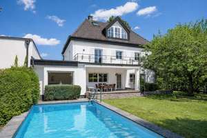 AIGNER - Rarität in Bestlage: Historische Villa mit Garten und Außenpool im Blumenviertel – Die vollständige Adresse der Immobilie erhältst du vom Anbieter., 81377 Großhadern, München – Vorschaubild 1