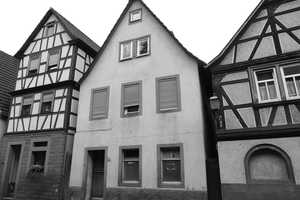 Charmantes Denkmalobjekt: Baufälliges Einfamilienhaus, perfekt für Handwerker und Liebhaber! – Miltenberg (Kreis) – Vorschaubild 1