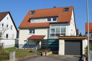 Zweifamilienhaus in traumhafter Lage Rutesheims – Die vollständige Adresse der Immobilie erhältst du vom Anbieter., 71277 Rutesheim – Vorschaubild 1