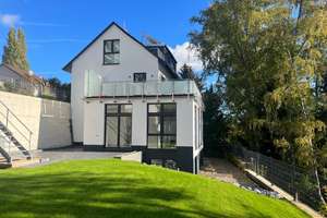 Moderne 4-Zimmer-Wohnung mit EBK, großem Garten und Terrasse  in Wuppertal