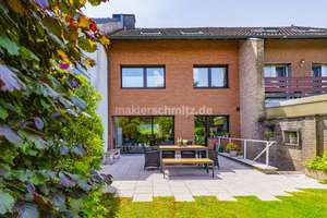 PLATZ FÜR GENERATIONEN – MODERNISIERTE BÄDER, KAMINOFEN, TERRASSE & GROSSER GARTEN