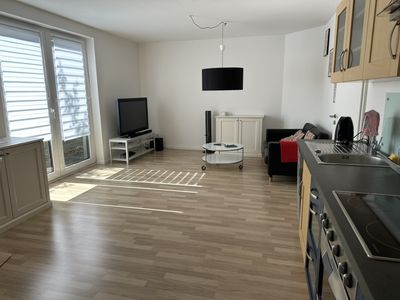 Möbliertes 2 Zimmer Studio-Apartment mit eigener Terrasse - SBahn um die Ecke, im Grünen