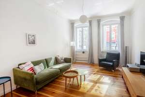 Altbau trifft Moderne – Stilvolle Wohnung mit hochwertiger Ausstattung