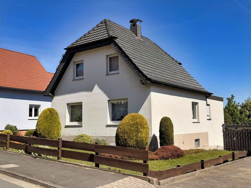 Immobilie in Hiddenhausen - Hiddenhausen - Gemütliches EFH mit üppigem Garten - Bild 1