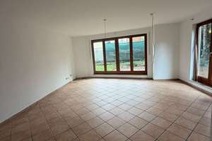 Großzügige Hochparterrewohnung mit Rundum-Terrasse