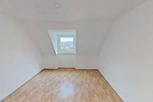 Sanierte 3-Zimmer-Dachgeschosswohnung mit Badewanne in Wuppertal – Bogenstraße 78, 42283 Barmen, Wuppertal – Vorschaubild 2