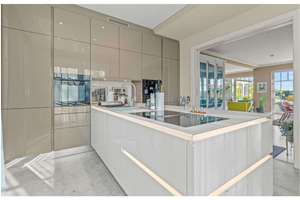 Traumhafte Seewohnung mit Bootsliegeplatz, großer Terrasse, Küche, Kamin und PKW-Stellplatz – Die vollständige Adresse der Immobilie erhältst du vom Anbieter., 14476 Neu Fahrland, Potsdam – Vorschaubild 5