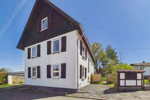 Gepflegtes & großzügiges Einfamilienhaus mit Garten in ruhiger Lage von Hellenthal! – Wildenburger Str. 35, 53940 Hellenthal – Vorschaubild 2
