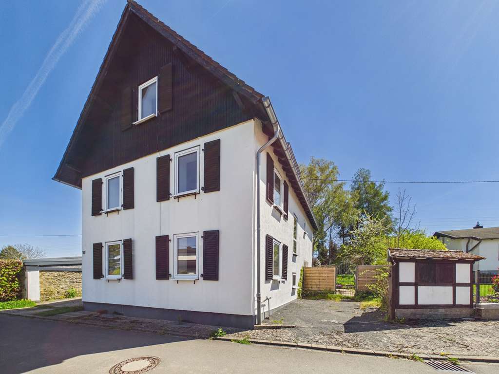 Immobilie in Hellenthal - Gepflegtes & großzügiges Einfamilienhaus mit Garten in ruhiger Lage von Hellenthal! - Bild 1
