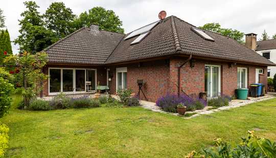 Bild von *** BUNGALOW - EBENERDIG - FUßBODENHEIZUNG - SOLAR - RIESEN DACHGESCHOSS - GARAGE ***