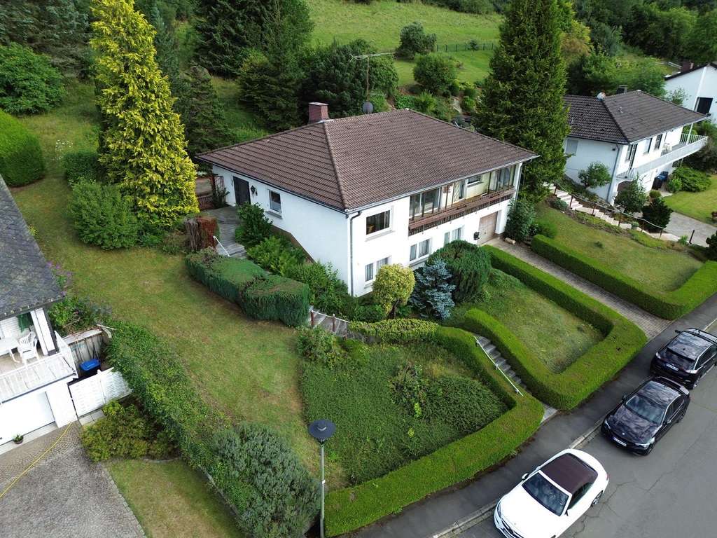 Architektonisches Haus mit Weitblick und Burglick über Pelm zu verkaufen !