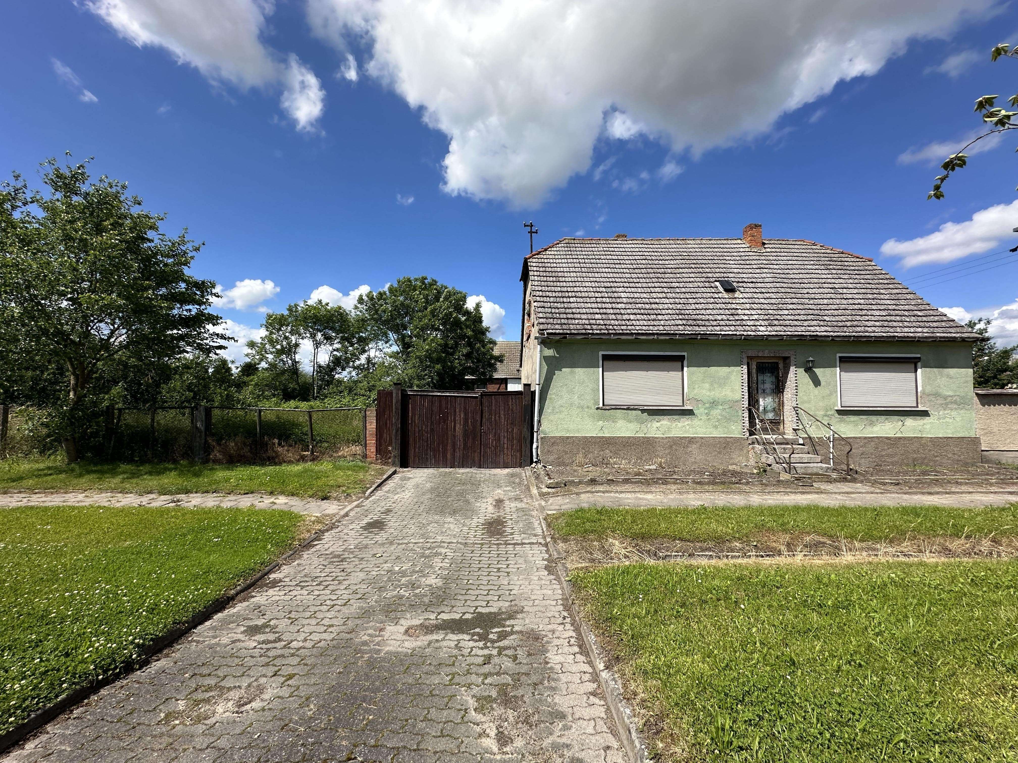 Einfamilienhaus mit großen Grundstück für Handwerker, Jerichower Land Kreis – Bild 2