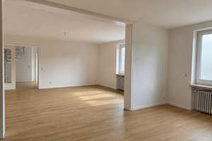 220 m² große 6-Zimmer-Wohnung mit Terrasse und Einbauküche in zentraler Lage