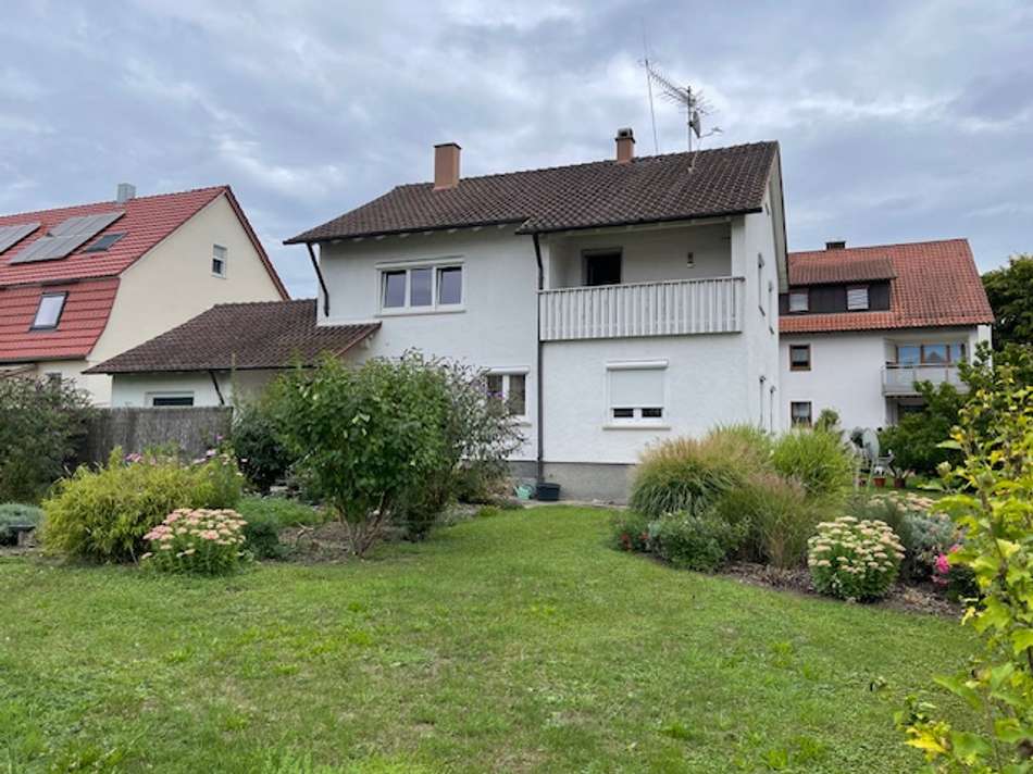Hausrückseite m. Terrasse