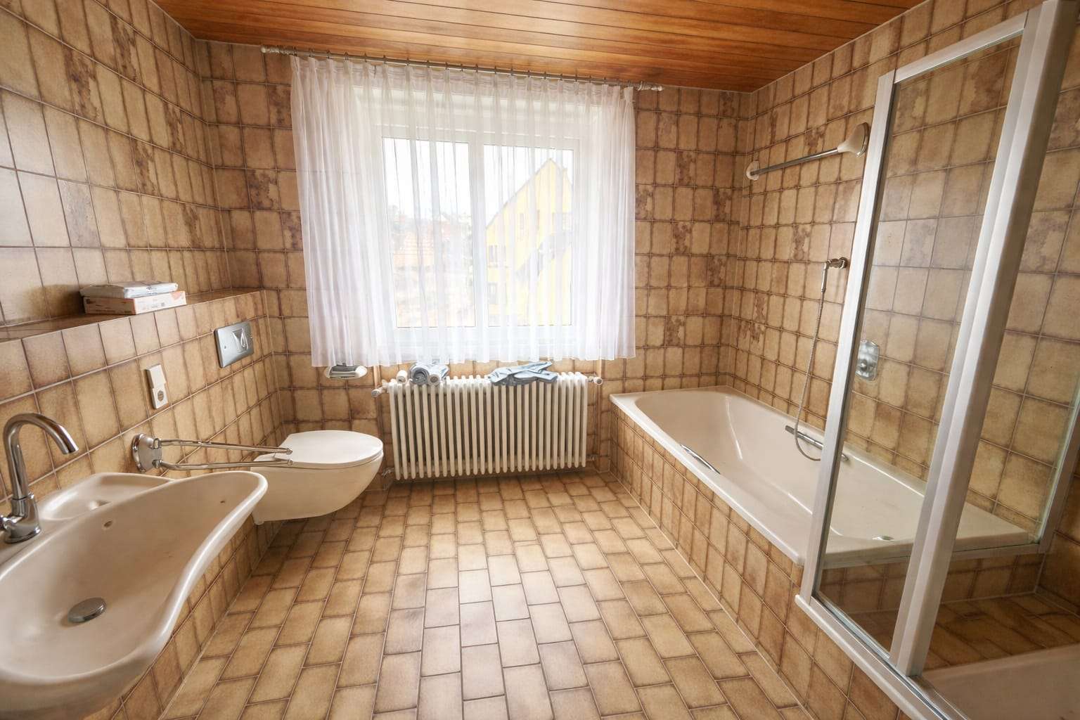 Immobilie in Walzbachtal - Große Wohnung mit Garage & Gartenanteil  4.ZKB + Balkon im schönen Walzbachtal - Bild 1