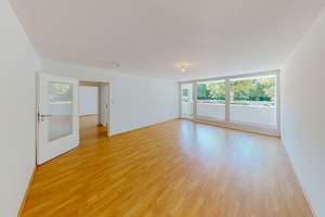 Charmante 2-Zimmer-Wohnung mit großem Balkon und lichtdurchfluteten Wohnräumen – Dachauer Straße 184, 80992 Alt-Moosach, München – Vorschaubild 1