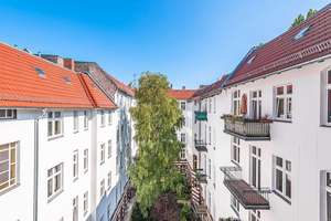 Vermietete 4-Zimmer-Altbauwohnung mit Balkon - großzügige Kapitalanlage in Charlottenburg – Brauhofstraße 15, 10587 Charlottenburg, Berlin – Vorschaubild 2