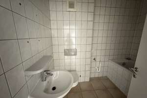 Großzügige 4-Raum-Wohnung mit ca. 115 m², Gäste-WC und Stellplatzoption – 39112 Sudenburg, Magdeburg – Vorschaubild 10