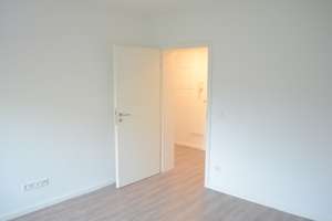 Mehrparteienhaus mit weiterem Entwicklungspotenzial – Die vollständige Adresse der Immobilie erhältst du vom Anbieter., 51107 Rath/Heumar, Köln – Vorschaubild 5