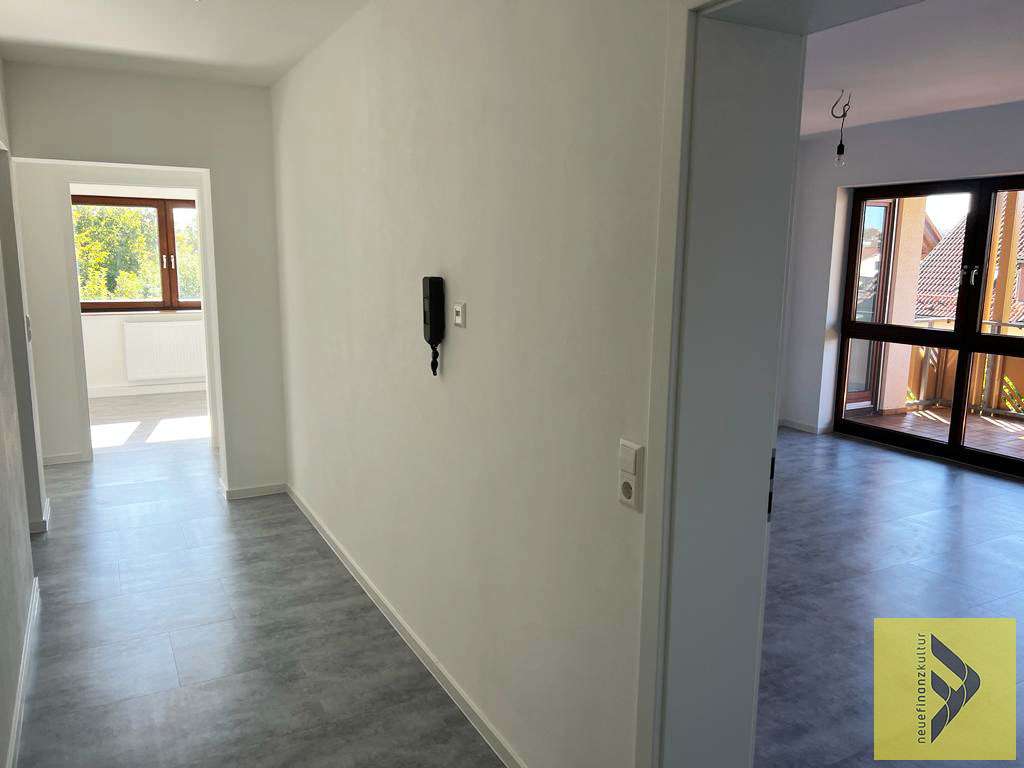 Immobilie in Römerstein - neu renovierte, geräumige 4 Zimmer- Wohnung mit Balkon und Garage - Bild 2