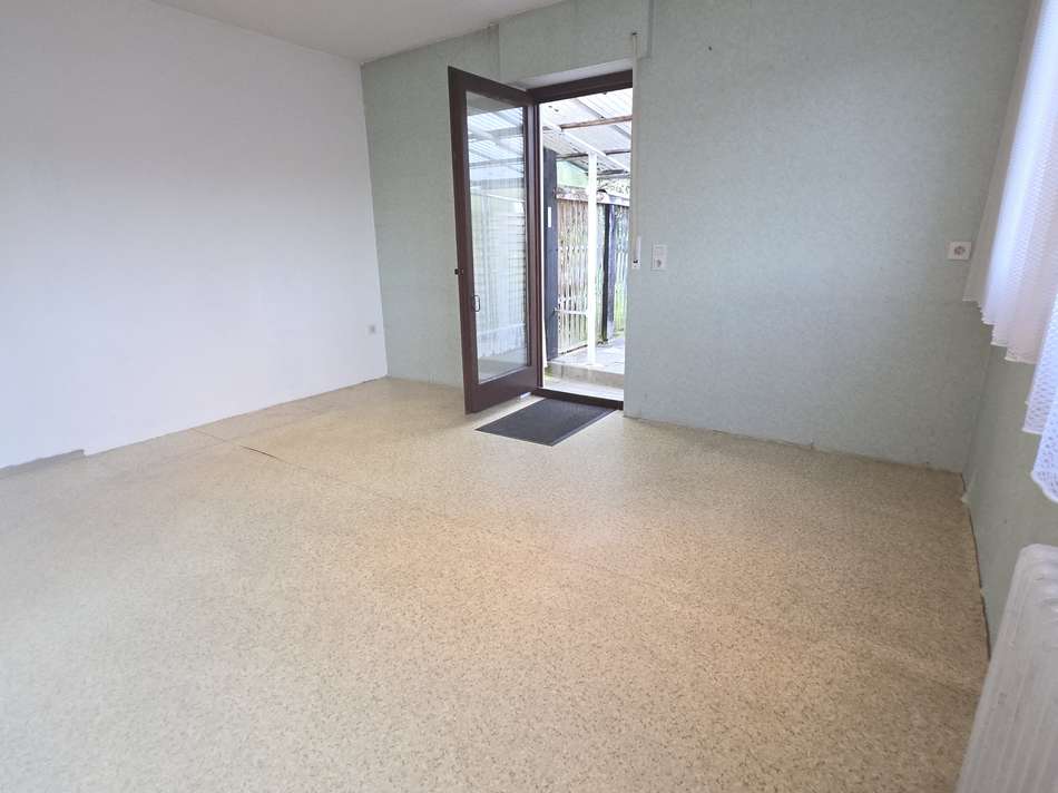 Esszimmer mit Zugang zum Garte