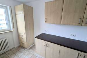 Einladung in dein/euer neues Zuhause (2 Zi, 6. Stock, Aufzug, Balkon, Stellplatz, EBK) – Bergstraße 59, 97076 Lengfeld, Würzburg – Vorschaubild 4