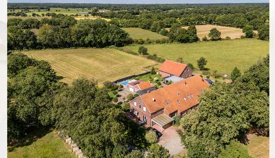 Bild von Exklusives Anwesen mit vier Wohneinheiten und parkähnlichem Grundstück