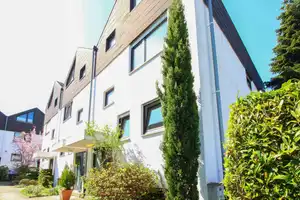 Ihr Traumhaus im Grünen: Reihenendhaus mit Garten, Terrasse und Garage – Stuttgart – Vorschaubild 1