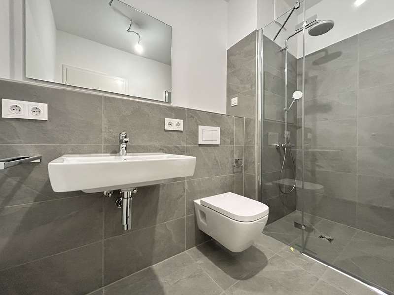 Bad mit Dusche .jpg