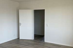JT an CS - MB 16.06.2026 Komplett sanierte 3 Zimmer Wohnung mit Balkon in Gelsenkirchen zu vermieten – Stallbergshof 8, 45883 Feldmark, Gelsenkirchen – Vorschaubild 3
