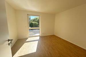**Familien Willkommen** 4 Zimmer mit Balkon, 2 Bäder und Einbauküche, Parkett, Aufzug – Biklenstraße 10, 70327 Untertürkheim (Ortsteil), Stuttgart – Vorschaubild 13