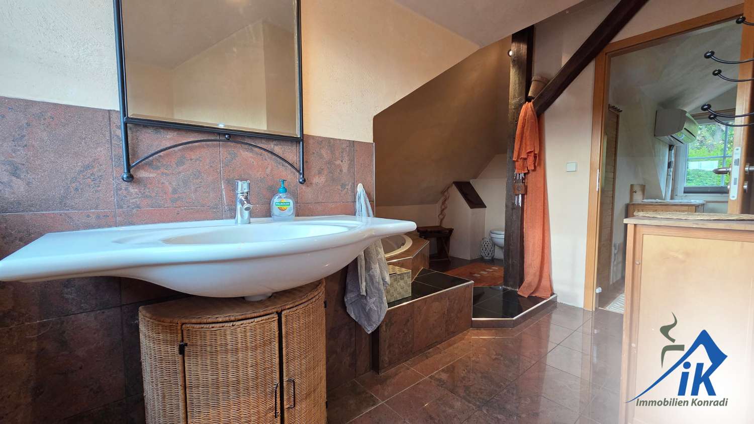 Immobilie in Ulmet - IK | Ulmet: Wohnen wie im Urlaub – Einfamilienhaus mit Traumgarten und Pool - Bild 5