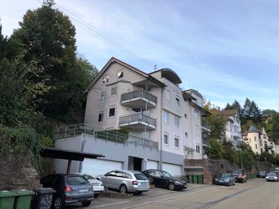 Neuenbürg - Aussichtslage! Sofort beziehbare 3-4-Zimmer-ETW mit 2 Stellplätzen, Balkon u. Aufzug!