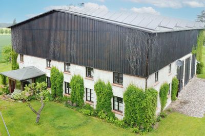 Ostseenahe Investitionschance: Erfolgreiches Ferienwohnungsensemble in historischer Gutsscheune