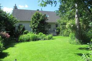 Zweigenerationenhaus mit separaten Eingängen - großer naturnaher Garten