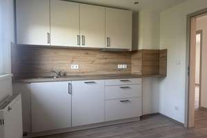 3-Zimmer-Wohnung mit neuer Einbauküche, Südbalkon & Stellplatz