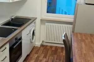 Top-Lage, 52m² Fläche/39m² Grund!: Möblierte 2-Zi-Whg mit Dielenboden & Parkblick – Provisionsfrei – Pirckheimerstraße 19, 90408 Pirckheimerstraße, Nürnberg – Vorschaubild 2