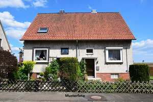Heimwerker aufgepasst! Im Umbau befindliches 1- bis 2-Familienhaus nebst Garten