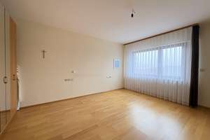 Viel Platz für die ganze Familie in guter Lage! – Die vollständige Adresse der Immobilie erhältst du vom Anbieter., 72393 Burladingen – Vorschaubild 11