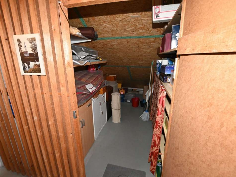 Abstellkammer DG