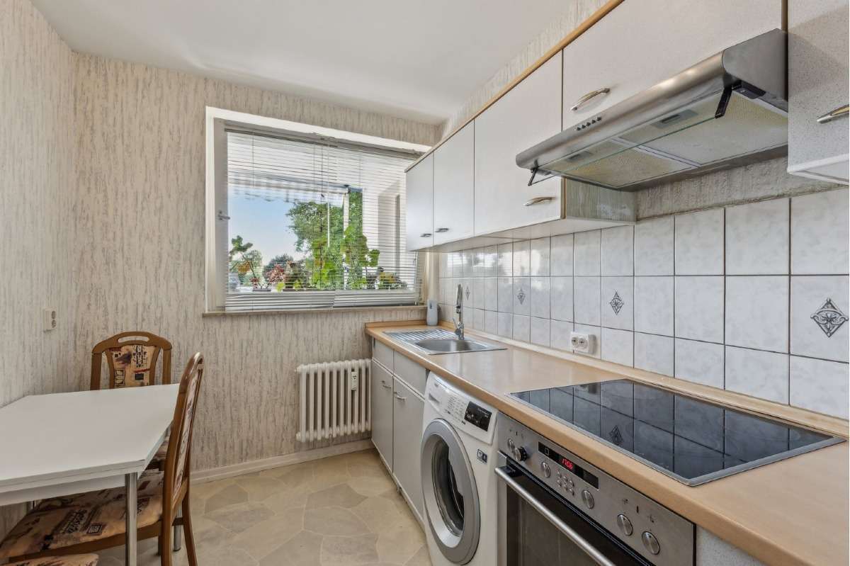 Immobilie in Schwalbach - 2-Zimmer-Eigentumswohnung mit Balkon und klassischem Schnitt - Bild 1