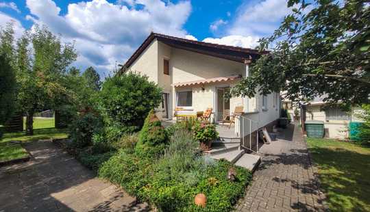 Bild von Zwei in Eins - Einfamilienhaus und Kapitalanlage mit großzügigem Garten!