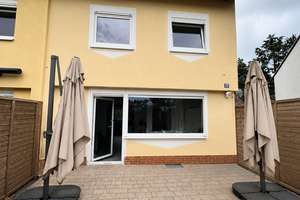  Doppelhaushälfte mit 3 Bäder, 4  WCs, Kamin,  Terrasse & Marquardt-Küche in Nürnberg-Gar