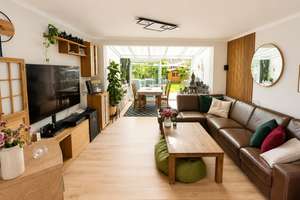 Modernisiertes Reihenmittelhaus mit Garten, Wintergarten und neuer Einbauküche in Kiel-Elmschenhagen – Die vollständige Adresse der Immobilie erhältst du vom Anbieter., 24147 Elmschenhagen, Kiel – Vorschaubild 2