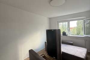 2 Zimmer Wohnung mit Herd und Küche . Bad voll Saniert Fussboden mit Vinyl.  – Bruno-Taut-Straße 16, 18146 Rostock – Vorschaubild 2
