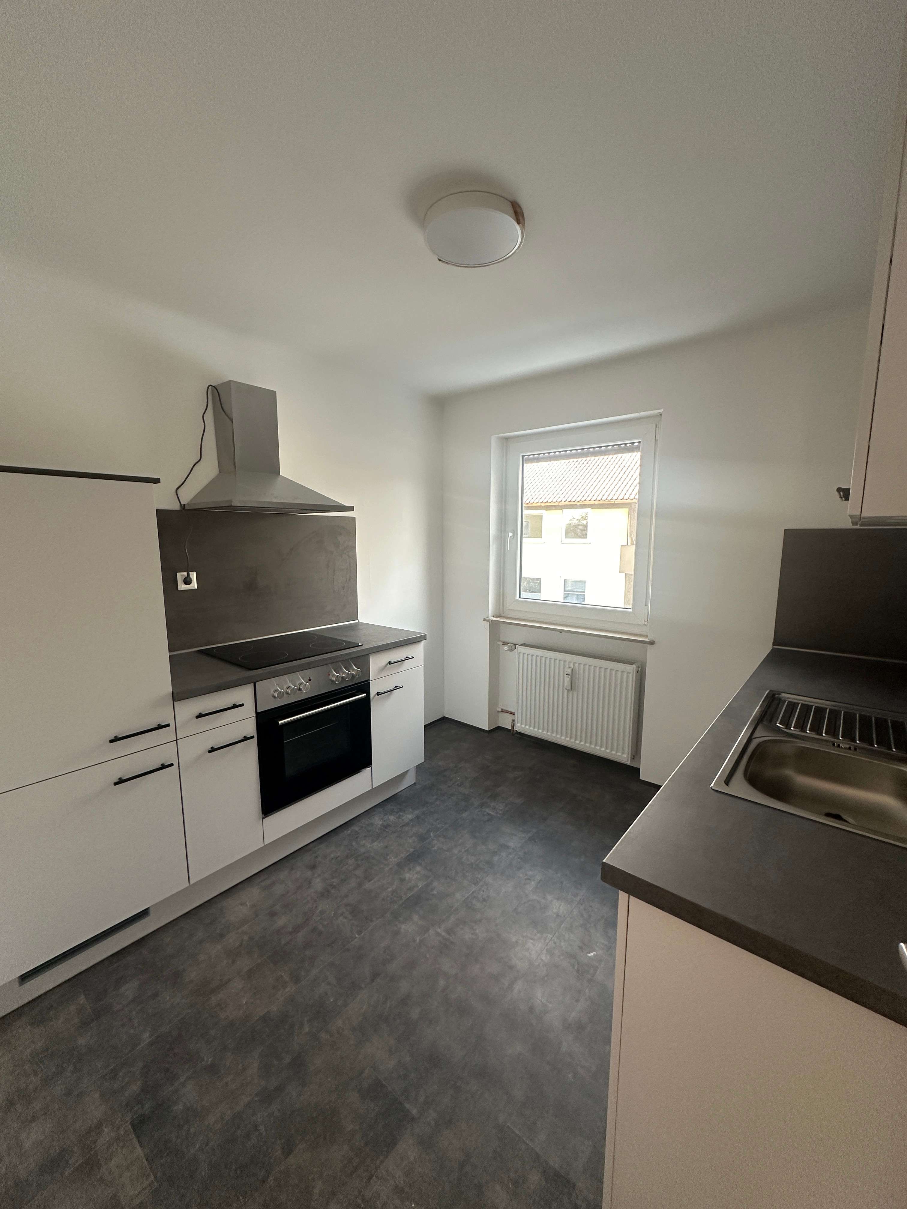 Immobilie in Eckersdorf - Sanierte 5-Zimmer-Wohnung auf 2 Ebenen mit Balkon, Garage und Gartenanteil - Bild 3