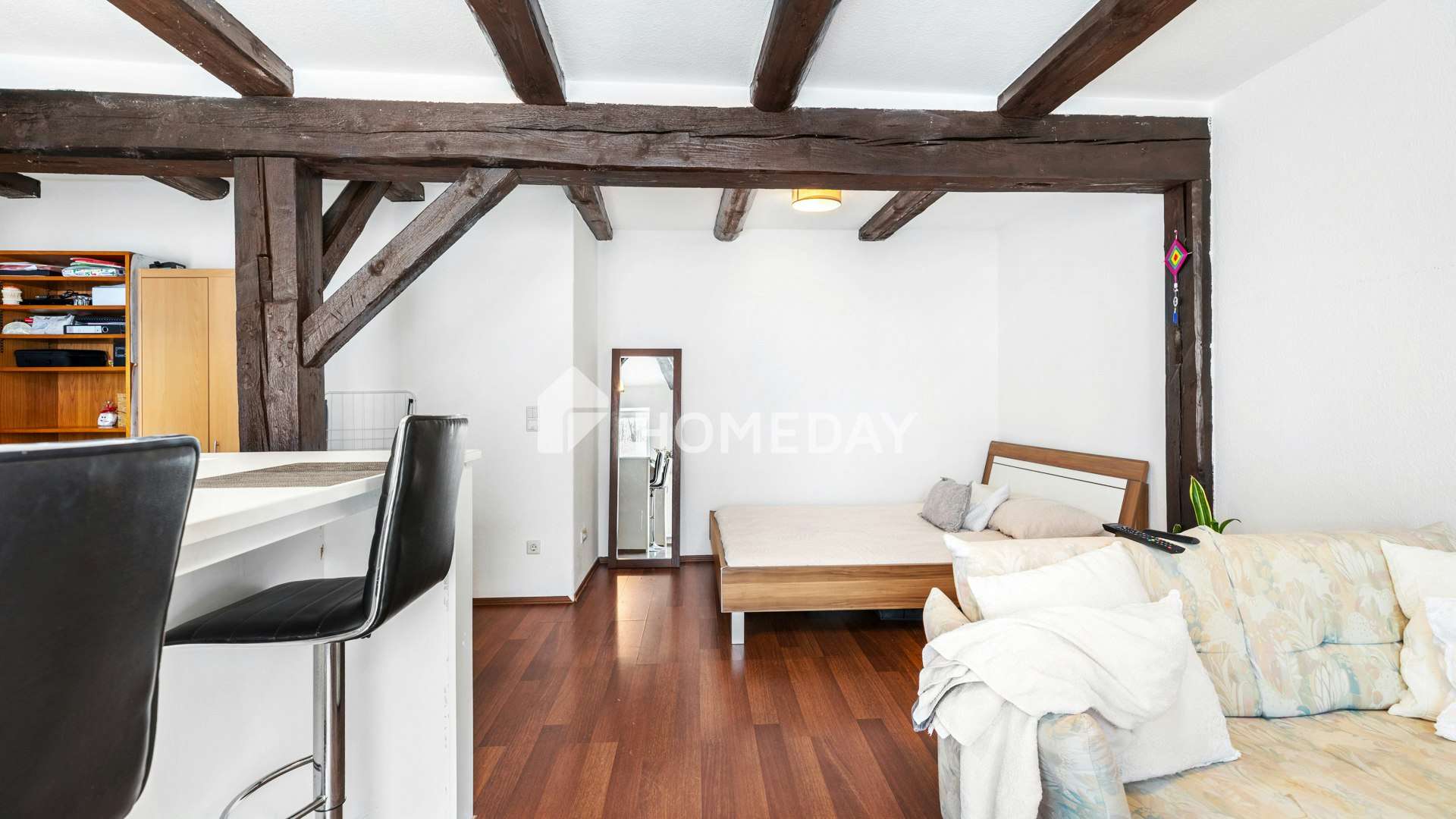 Immobilie in Bad Gandersheim - Charmantes 4-Familienhaus in ruhiger Hanglage – Solide Kapitalanlage mit 4 Garagen & 2 Stellplätzen - Bild 3