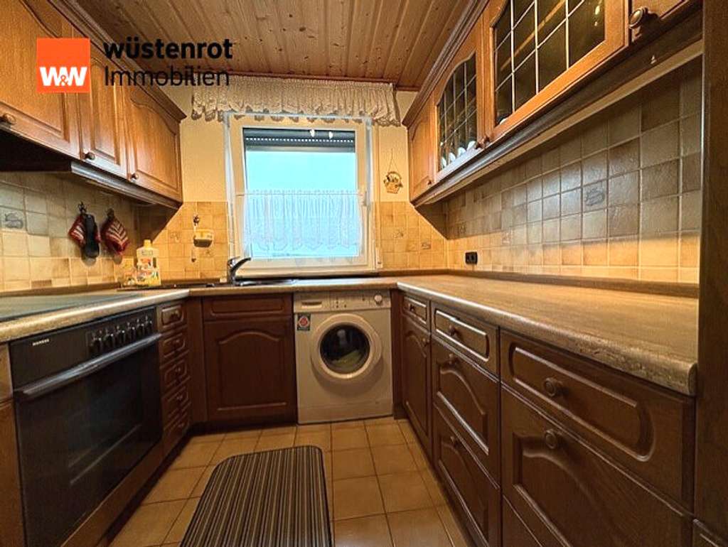 Immobilie in Friolzheim - Sonnige und helle 3,5-Zimmer-Wohnung in Friolzheim mit Stellplatz und Garage - Bild 1