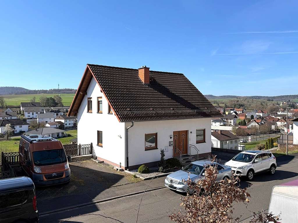 Immobilie in Ronshausen - Ein- Zwei- oder Dreifamilienhaus in Ronshausen - mit Ausblick in guter Lage !!! - Bild 1